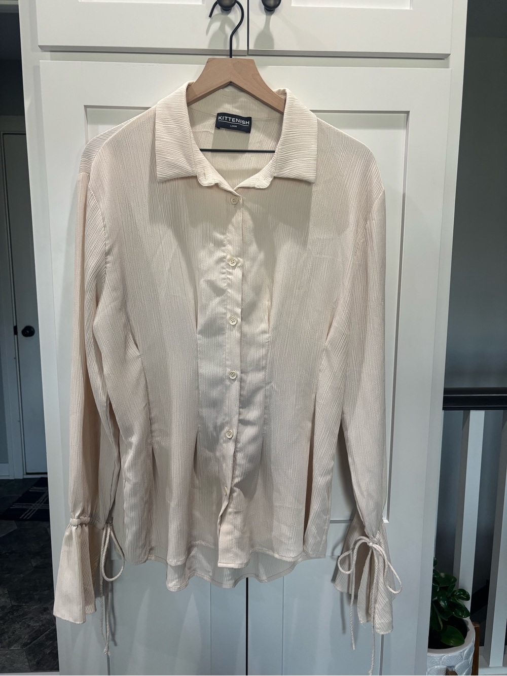 Kittenish Cream Textured Button-Front Blouse Long Sleeve Tie Cuff Large‎